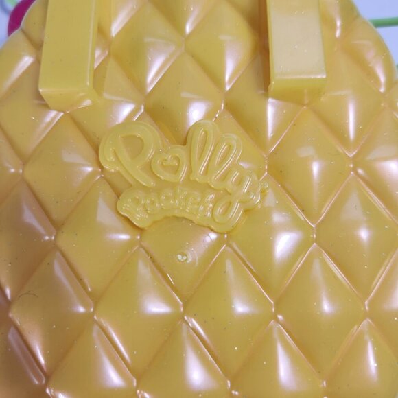 Polly Pocket Tropicool Pineapple Wearable Purse Compact Toy Playset 2019 Mattel - Picture 14 of 15